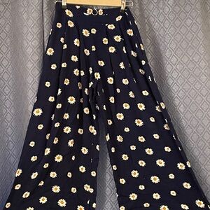 Black Daisy Floral Women's Pants